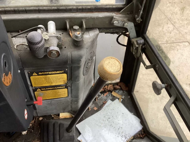 Jcb tweewielaangedreven landbouwtractor - afbeelding 8 van  11