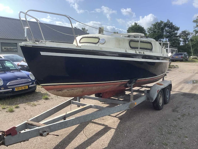 Jeanneu zeiljacht met trailer - afbeelding 1 van  4