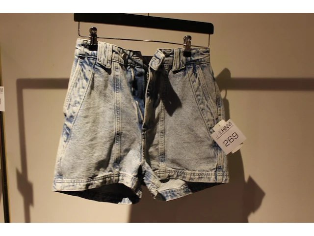 Jeans short hommage, maat 27. winkelprijs € 119,99 - afbeelding 1 van  2