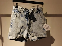 Jeans short hommage, maat 27. winkelprijs € 119,99