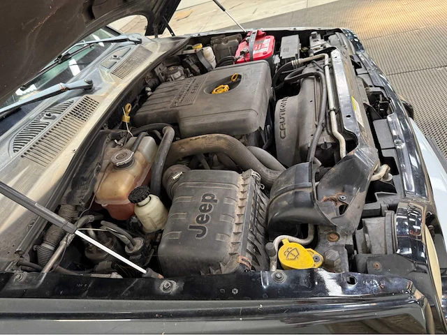 Jeep - cherokee - bedrijfswagen - 2004 - afbeelding 19 van  34