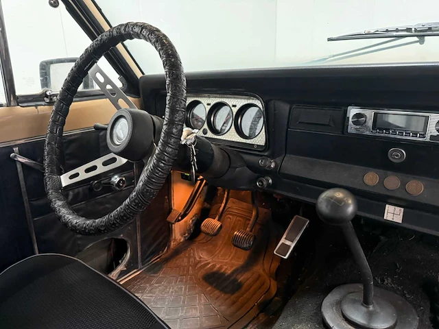 Jeep - cherokee - chief widetrack - v8 - lpg - 4x4 - oldtimer - 1977 - afbeelding 18 van  44