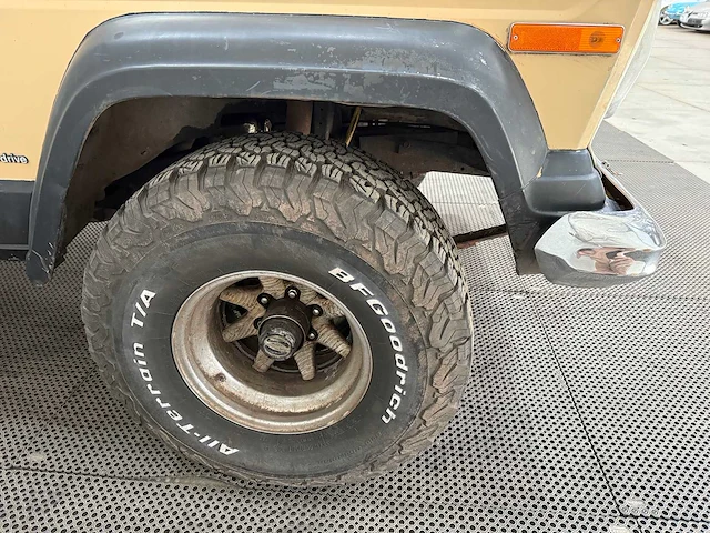 Jeep - cherokee - chief widetrack - v8 - lpg - 4x4 - oldtimer - 1977 - afbeelding 37 van  44