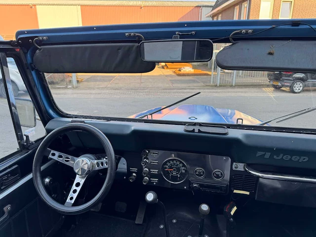 Jeep - cj 7 wrangler - oldtimer - afbeelding 11 van  30