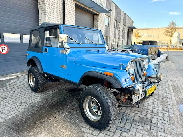 Jeep - cj 7 wrangler - oldtimer - afbeelding 12 van  30