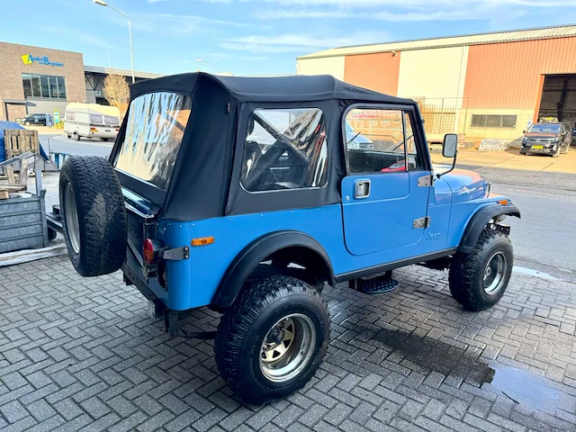 Jeep - cj 7 wrangler - oldtimer - afbeelding 23 van  30