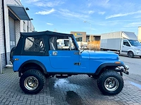 Jeep - cj 7 wrangler - oldtimer - afbeelding 26 van  30