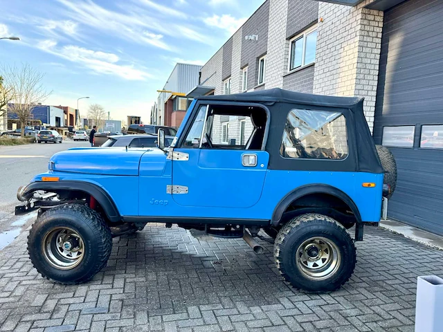 Jeep - cj 7 wrangler - oldtimer - afbeelding 27 van  30