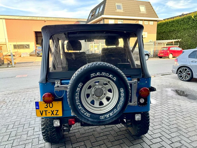 Jeep - cj 7 wrangler - oldtimer - afbeelding 28 van  30