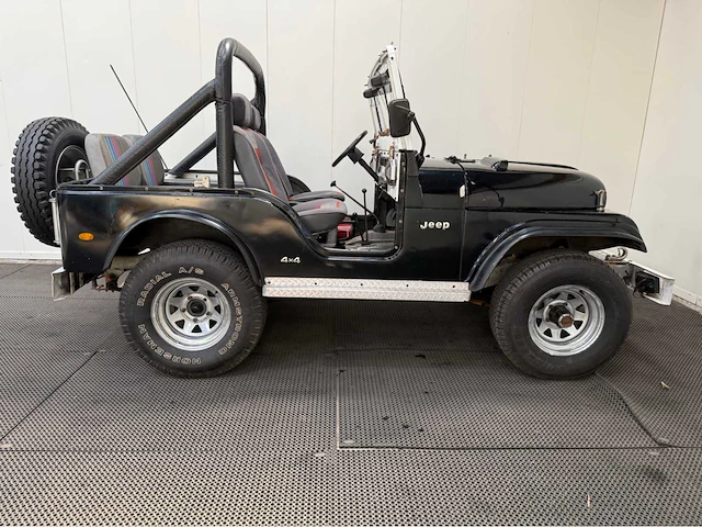 Jeep - willys - 4x4 - oldtimer - 1958 - afbeelding 2 van  34