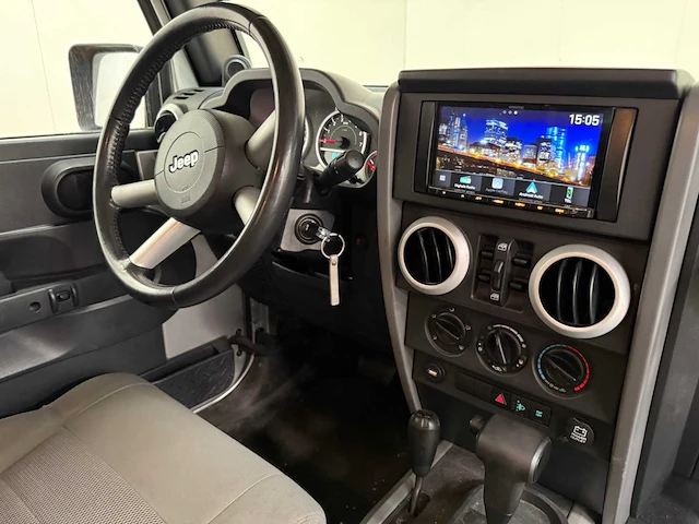 Jeep - wrangler unlimited - 3.8 v6 - personenauto - 2009 - afbeelding 11 van  36