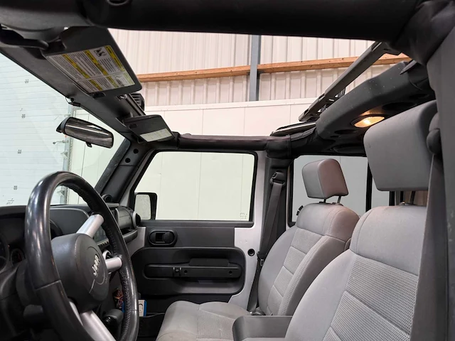 Jeep - wrangler unlimited - 3.8 v6 - personenauto - 2009 - afbeelding 15 van  36