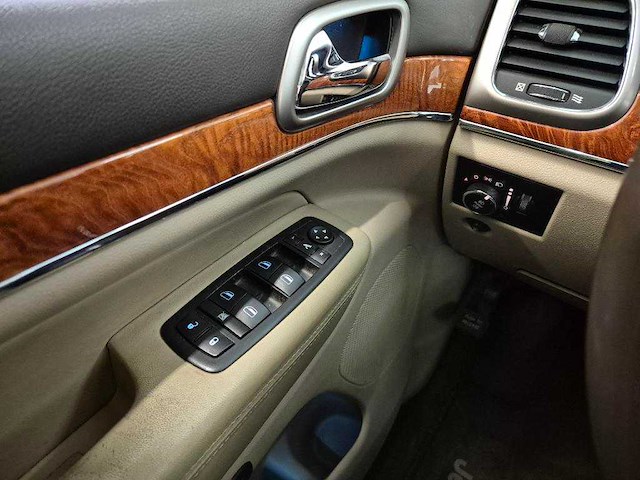 Jeep grand cherokee 3.6 overland 2011 | 94-nxz-9 - afbeelding 11 van  24