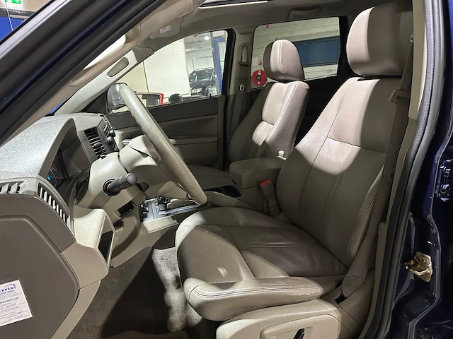 Jeep grand cherokee 4.7 v8 laredo 231pk 2005, 85-zp-vb youngtimer - afbeelding 22 van  39