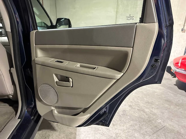 Jeep grand cherokee 4.7 v8 laredo 231pk 2005, 85-zp-vb youngtimer - afbeelding 27 van  39