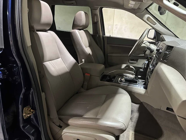 Jeep grand cherokee 4.7 v8 laredo 231pk 2005, 85-zp-vb youngtimer - afbeelding 30 van  39