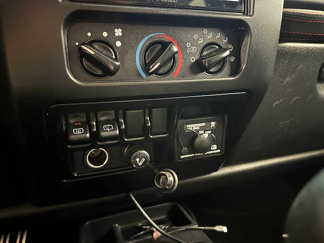 Jeep wrangler 2.4i softtop 4x4 j-897-zj - afbeelding 8 van  20