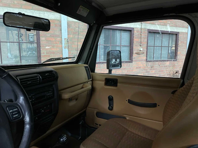 Jeep wrangler 2.5i softtop + hardtop 118pk 1998, n-946-bp - afbeelding 32 van  60