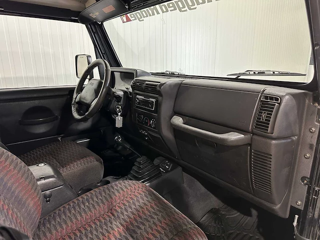 Jeep wrangler 4.0i 4x4 hardtop r-965-lb - afbeelding 2 van  15