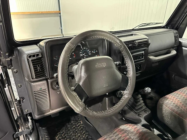 Jeep wrangler 4.0i 4x4 hardtop r-965-lb - afbeelding 15 van  15