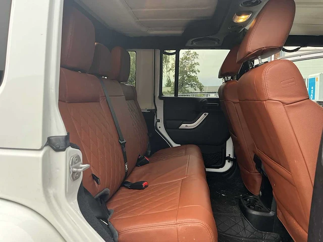 Jeep wrangler unlimited 2.8 crd sahara 2011 | t-869-db - afbeelding 15 van  25