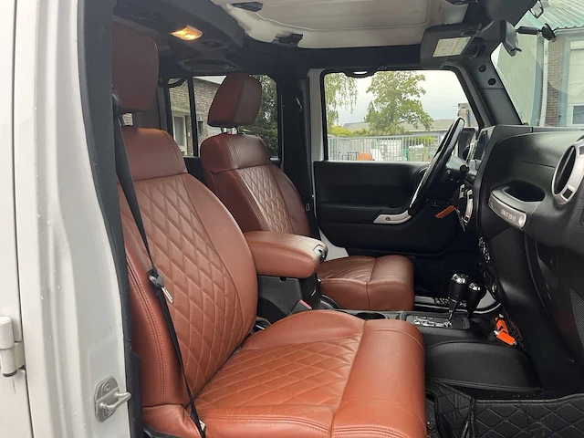 Jeep wrangler unlimited 2.8 crd sahara 2011 | t-869-db - afbeelding 16 van  25
