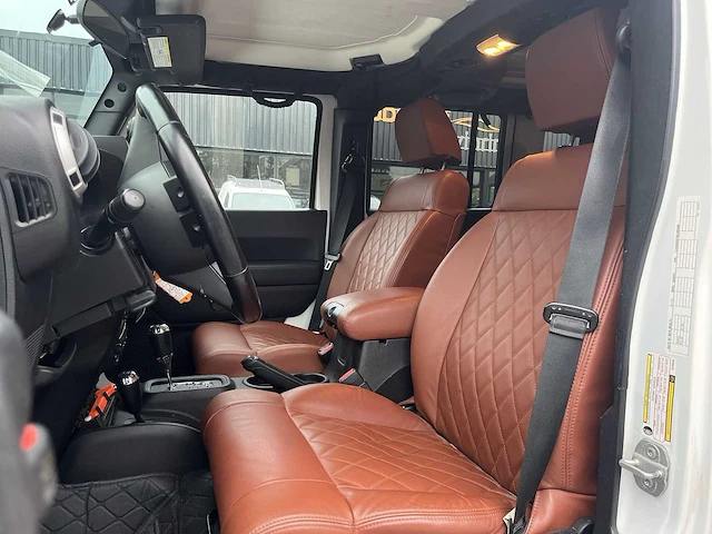 Jeep wrangler unlimited 2.8 crd sahara 2011 | t-869-db - afbeelding 20 van  25