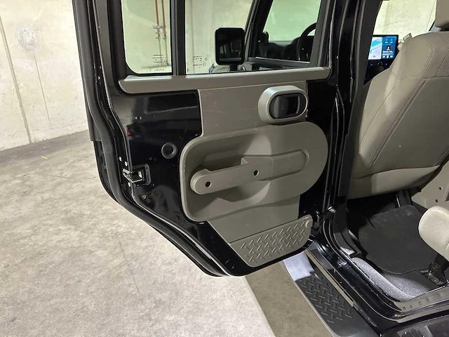 Jeep wrangler unlimited 3.8 sahara 199pk 2007, 45-nhz-8 youngtimer - afbeelding 19 van  37