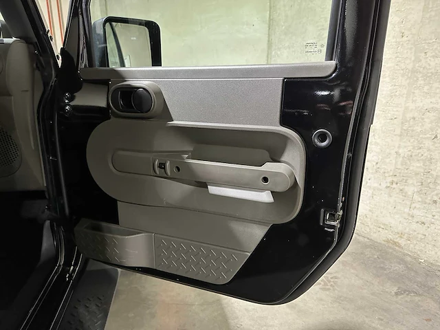 Jeep wrangler unlimited 3.8 sahara 199pk 2007, 45-nhz-8 youngtimer - afbeelding 27 van  37