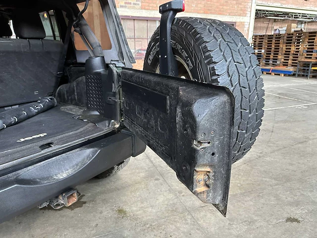 Jeep wrangler unlimited sport 3.8 v6 199pk 2011 - afbeelding 28 van  41