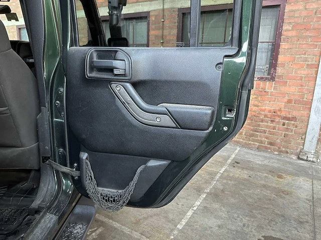 Jeep wrangler unlimited sport 3.8 v6 199pk 2011 - afbeelding 29 van  41