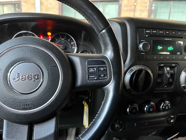 Jeep wrangler unlimited sport 3.8 v6 199pk 2011 - afbeelding 15 van  41