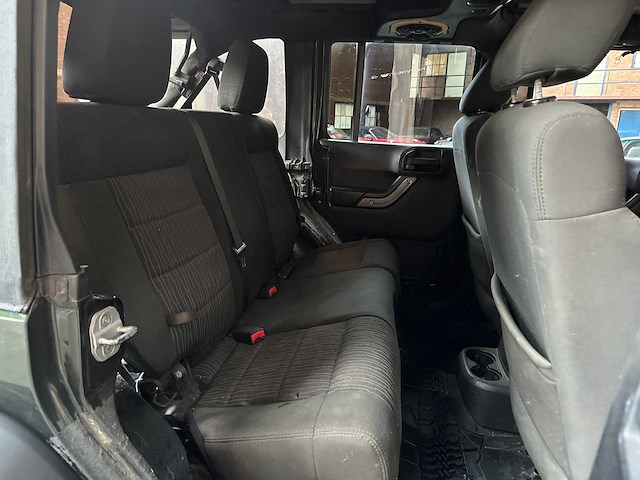 Jeep wrangler unlimited sport 3.8 v6 199pk 2011 - afbeelding 30 van  41