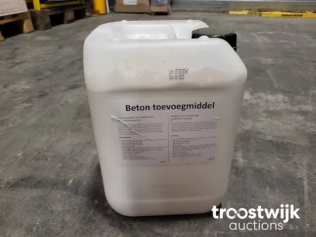 Jerrycan á 10l beton toevoegmiddel - afbeelding 1 van  1