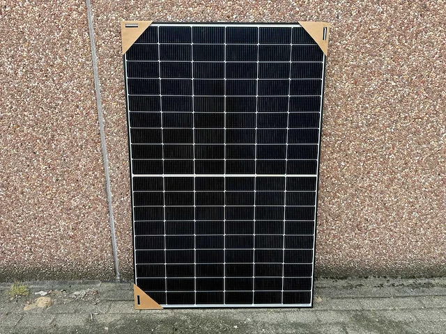 Jinko - set van 144 zonnepanelen (420 wp) en 1 goodwe 60k omvormer (totaal 60.480 wp) - afbeelding 5 van  12