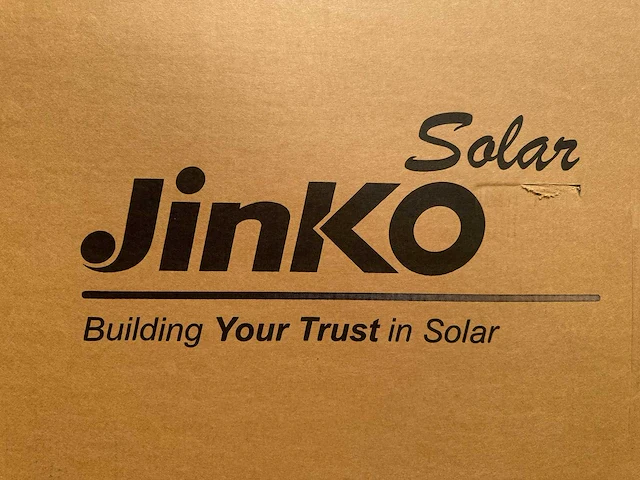 Jinko - set van 144 zonnepanelen (420 wp) en 1 goodwe 60k omvormer (totaal 60.480 wp) - afbeelding 9 van  12