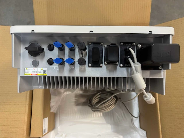 Jinko - set van 20 zonnepanelen (470 wp) met hybride omvormer (3-fase 8 kw) en 12,9 kwh batterij - afbeelding 17 van  21