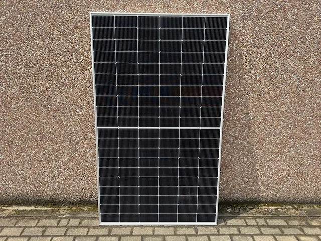Jinko - set van 20 zonnepanelen (470 wp) met hybride omvormer (3-fase 8 kw) en 12,9 kwh batterij - afbeelding 3 van  21