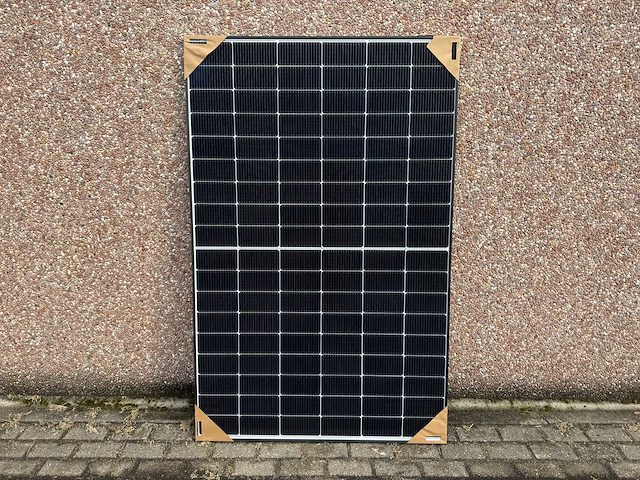 Jinko solar - set van 5 zonnepanelen (450 wp) - afbeelding 1 van  3