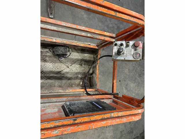 Jlg - cm-1732 - hoogwerker - afbeelding 6 van  14