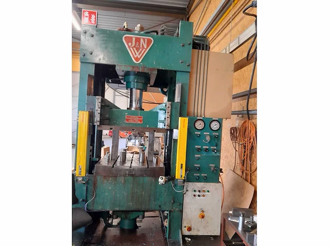 J&n w - 1973 - 150/100 - hydraulische pers dieptrek - afbeelding 1 van  5