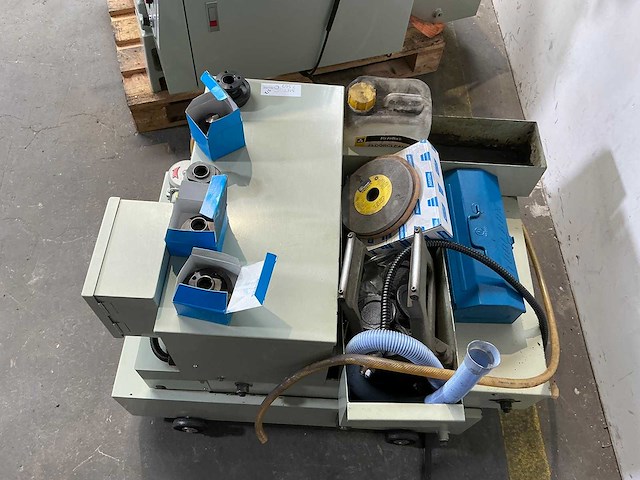 Joen lih - jl-3a818 - surface grinding machine - 2004 - afbeelding 7 van  18