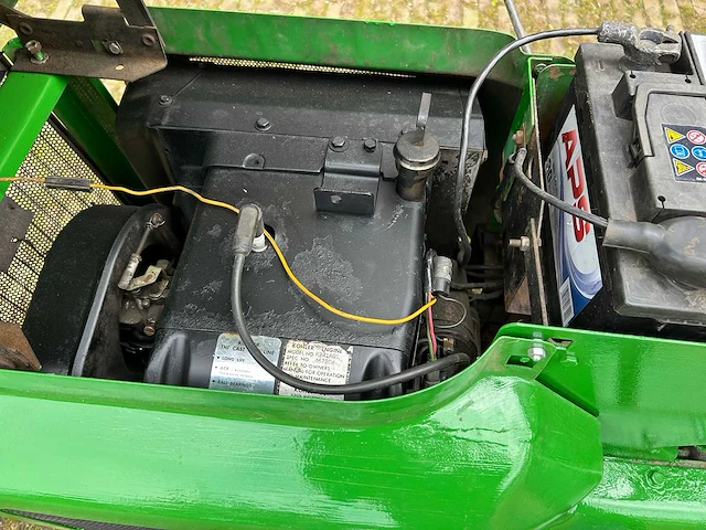 John deere - 1977 - 210 - oldtimer tractor - afbeelding 10 van  12