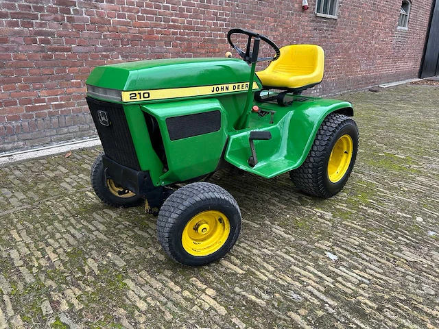 John deere - 1977 - 210 - oldtimer tractor - afbeelding 1 van  12