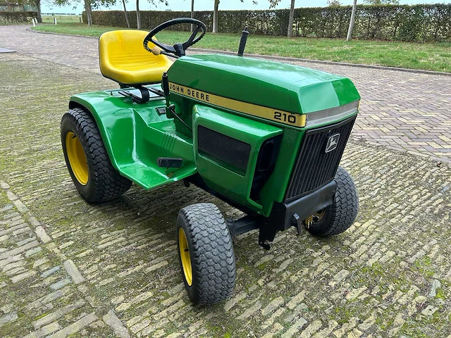 John deere - 1977 - 210 - oldtimer tractor - afbeelding 4 van  12