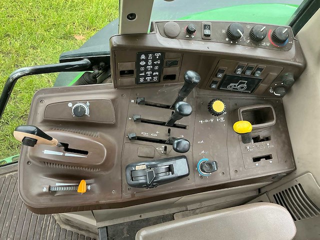 John deere - 2005 - 6420 m - vierwielaangedreven landbouwtractor - afbeelding 13 van  34