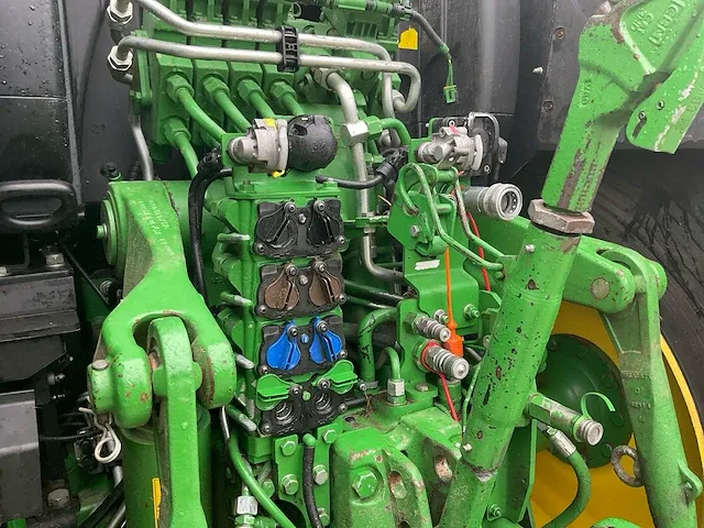 John deere - 6215r ultimate command pro - vierwielaangedreven landbouwtractor - afbeelding 13 van  41