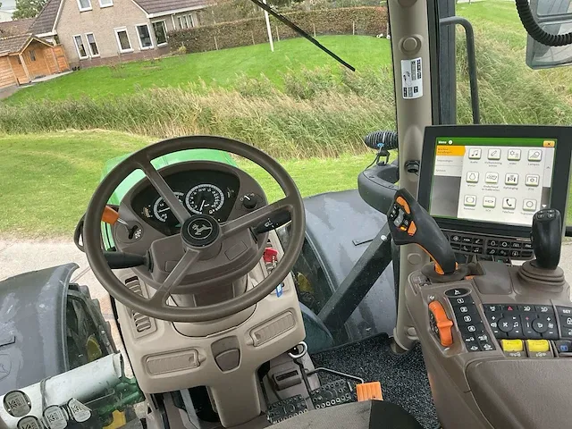 John deere - 6215r ultimate command pro - vierwielaangedreven landbouwtractor - afbeelding 25 van  41