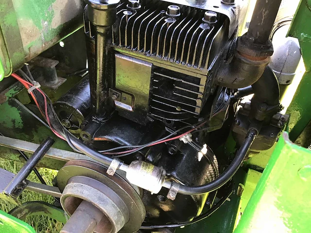 John deere 110 oldtimer tractor - afbeelding 2 van  12