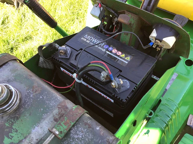John deere 110 oldtimer tractor - afbeelding 3 van  12
